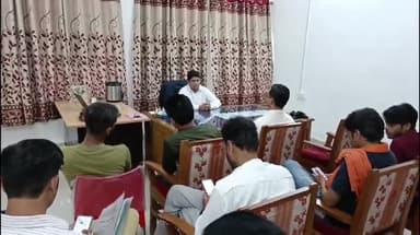 टीकमगढ़: जिला न्यायालय परिसर में 14 सितम्बर को आयोजित होनेवाले नेशनल लोक अदालत के संबंध में प्रेस वार्ता हुई आयोजित