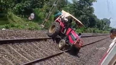 बाबई: बागरातवा गुरमखेड़ी रेलवे ट्रैक पर अचानक रेलवे ट्रैक पर आए ट्रैक्टर के मामले मे RPF ने ट्रैक्टर चालक को गिरफ्तार