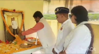 मेदिनीनगर (डालटनगंज): सदीक चौक कर्नल संजय अखौरी के आवास पर शहीद फ्लाइट लेफ्टिनेंट की मनाई गई शहादत दिवस