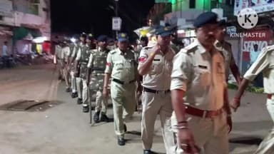 हटा: हटा में पुलिस प्रशासन का संयुक्त पैदल मार्च..सभी थानों की पुलिस बल के साथ अधिकारियों ने नगर भृमण किया