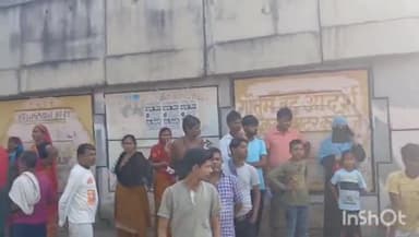 औरैया: कोतवाली क्षेत्र के मोहल्ला पढ़ीन दरवाजा निवासी महिला ने पति द्वारा दूसरी शादी किए जाने की पुलिस की शिकायत