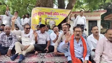 रायबरेली: विकास भवन परिसर में यूपी संयुक्त सहकारी समिति कर्मचारियों ने 11 सूत्री मांगों को लेकर किया,अनिश्चितकालीन धरना प्रदर्शन