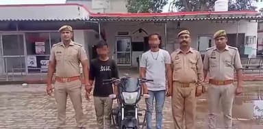 हाथरस: सदर कोतवाली पुलिस ने फ्लाईओवर के बराबर डाकघर वाली गली से चेकिंग के दौरान 2 अभियुक्तों को किया गिरफ्तार, मोटरसाइकिल बरामद