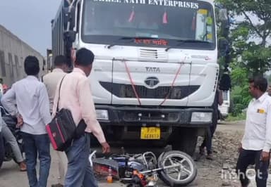 खातेगांव: डम्फर और बाइक की आपस में टक्कर

हाइवे पर  खातेगांव के बाईपास बरछा रोड पर डम्फर ने बाइक सवार को मारी टक्कर दो गंभीर घायल