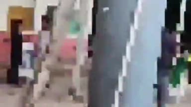 करछना: मुंगारी टोल प्लाजा पर स्कूल जा रही छात्राओं से टोल कर्मी ने की अभद्रता,छात्राओं ने जूती लेकर दौड़ाया