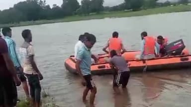 नौरोजाबाद: नौरोजाबाद लाया गया घुलघुली के डैम में मिले युवक का शव, पोस्टमार्टम के बाद परिजनों को गया सौंपा