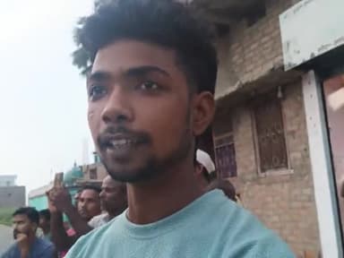 जमालपुर Andar  में बिजली बहुत तेजी से गिरा ताड़ पे पूरा लोगो में हलचल मच गई 
टाइमिंग 5:55 में huwa ye hadsa