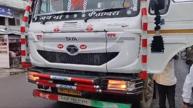 डलमऊ: मुराईबाग के पास शराब के नशे में चला रहे डंफर चालक ने रोड पर जा रहे बालक को मारी टक्कर, बड़ा हादसा होने से टला