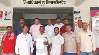 ज्ञानपुर: कलेक्ट्रेट पर पहुंच कर जेसीबी चालकों ने जेसीबी पर लगे प्रतिबंध को हटाने की मांग की