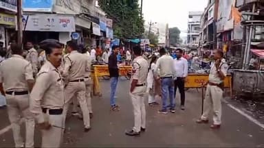 शाजापुर: शाजापुर की नईसड़क स्थित गाैशाला का जर्जर हिस्सा तोड़ने पहुंची नपा और प्रशासन की टीम, हंगामे के बाद रुकी कार्रवाई