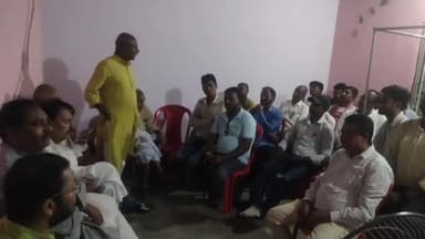 पूर्णिया पूर्व: मधुबनी मेहता चौक राष्ट्रीय लोक मोर्चा जिला कार्यालय में कार्यकर्ताओं ने आगामी विधानसभा चुनाव को लेकर की बैठक