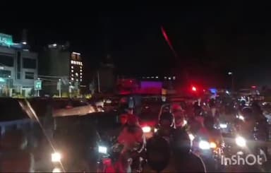 ਡੇਰਾਬਸੀ: ਜੀਰਕਪੁਰ ਦੇ ਨਾਭਾ ਸਾਹਿਬ ਲਾਈਟ ਪੁਆਇੰਟ ਤੇ ਭਾਰੀ ਜਾਮ ਜਿਸ ਵਿੱਚ ਐਬੂਲੈਂਸ ਗੱਡੀਆਂ ਵੀ ਫਸੀਆਂ ਨਜ਼ਰ ਆਈਆਂ ਲੇਕਿਨ ਕੋਈ ਵੀ ਪੁਲਿਸ ਵਾਲਾ ਨਹੀਂ