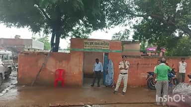 अजयगढ़: वार्ड क्रमांक 14 में पार्षद पद के लिए रिमझिम फुहारों के बीच हो रहा मतदान, मतदाताओं में दिख रहा उत्साह