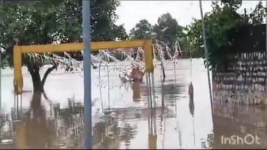 हटा: हटा में सुनार नदी का पानी नावघाट में गणेश पंडाल तक पहुंचा, गणेश जी की मूर्ति हुई जलमग्न