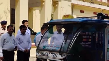 मोतिहारी: व्यवहार न्यायालय परिसर मोतिहारी में जिला एवं सत्र न्यायाधीश ने न्याय रथों को हरी झंडी दिखाकर किया रवाना