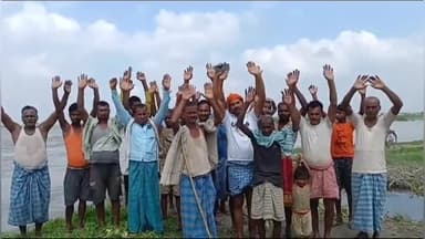 जोगापट्टी: सिसवा मंगलपुर में नदी के कटाव से परेशान ग्रामीणों ने स्थानीय प्रशासन व सांसद के खिलाफ किया प्रदर्शन