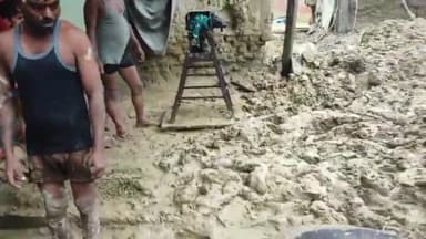 जलेसर: गांव मनी गड़ी में मकान गिरने से भैंस की दबकर हुई मौत, राजस्व विभाग की टीम जांच में जुटी