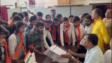 बरेली: थाना बारादरी क्षेत्र स्थित बरेली कॉलेज में अखिल भारतीय विद्यार्थी परिषद ने चीफ प्रॉक्टर का किया घेराव