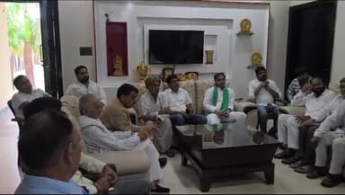 #उत्तरप्रदेश : #गाजियाबाद ग्राम इकला में #वेवसिटी बिल्डर के खिलाफ आगामी 18 अगस्त को #भारतीय#किसान#संगठन के नेतृत्व मे होने वाले #धरना प्रदर्शन की #रूपरेखा पर चर्चा हुई।
@uttarpradesh: In @ghaziabad's Ikla village, a @discussion was held on