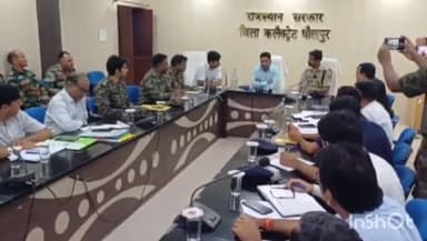 धौलपुर: कलेक्ट्रेट सभागार में प्रभारी सचिव पी रमेश ने ली बाढ़ के प्रति तैयारियों की समीक्षा बैठक