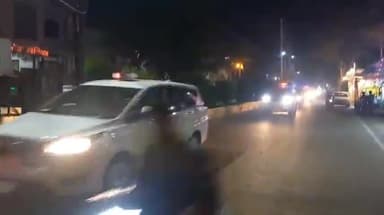 मंदसौर: आगामी त्यौहारों को दृष्टिगत रखते हुए शहर के संवेदनशील मार्गों पर SP एवं ASP ने वाहनों से निकाला फ्लैग मार्च