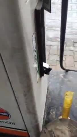 मंदसौर: मंदसौर कृषि उपज मंडी के बाहर स्थित पेट्रोल पंप के कर्मचारियों ने 100 की जगह 70 का ही डाला पेट्रोल ग्राहक ने किया विरोध