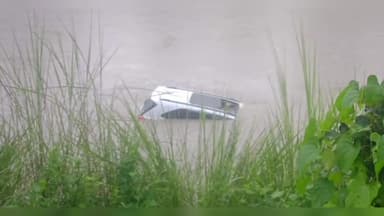 हरिद्वार: ज्वालापुर जाते समय कांवड़ पटरी पर गंगनहर में गिरी इनोवा कार, चौकी इंचार्ज प्रदीप राठौर ने बचाई कार सवारों की जान