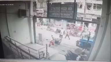 सुल्तानपुर: जिले के बहु चर्चित डकैती कांड के मास्टरमाइंड विपिन सिंह व सचिन 15 दिन पहले से कर रहे थे दुकान की रेकी, CCTV वीडियो वायरस