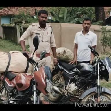 रामानुजगंज: विजयनगर में वन विभाग की टीम ने अवैध रूप से दो बाइक सवार से जप्त किया गया खैर का चिरान