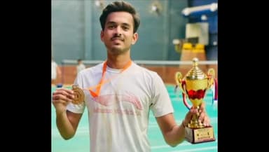 सहजनवा: प्रदेश स्तरीय बैडमिंटन प्रतियोगिता में सहजनवा के लाल ने जीता स्वर्ण पदक, राष्ट्रीय बैडमिंटन प्रतियोगिता में हुआ चयन