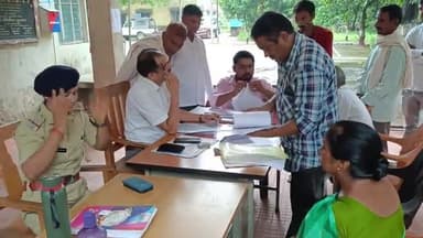 घोसी: घोसी थाना परिसर में आयोजित जनता दरबार में अंचलाधिकारी ने तीन मामले का किया निष्पादन