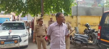 कानपुर: पुलिस कमिश्ननर ने ग्वालटोली-रेल बाजार थाने का किया निरिक्षण, पीड़ितों से अच्छा व्यवहार करने के दिए निर्देश