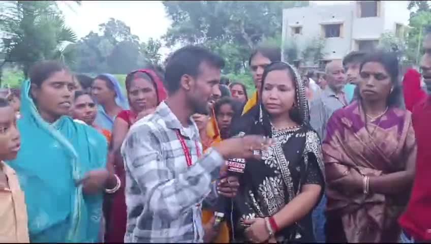 पुल शिलान्यास पट्टिका में जिला परिषद का नाम अंकित नहीं रहने पर मचा बवाल । आक्रोश दिखी महिलाएं #चतरा@chatranews@chatra