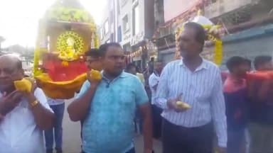 बैतूल नगर: बैतूल।डोल ग्यारस पर गंज क्षेत्र में निकाली गई शोभा यात्रा एक सैकड़ा से ज्यादा लोग हुए शामिल।