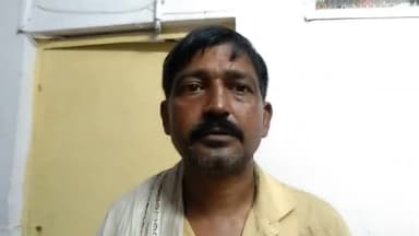 खबर औरैया से कार  की टक्कर से बालक घायल जानकारी देते बालक के पिता