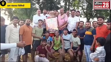 आगरा में कस्बा घिमिश्री में बांके बिहारी जी का डोला निकल गया भक्तों द्वारा बांके बिहारी जी की जगह-जगह आरती उतारी गई