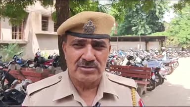 अलवर: अज्ञात व्यक्ति के शव की पहचान नहीं होने पर GRP पुलिस ने जिला अस्पताल मे करवाया पोस्टमार्टम हेड कांस्टेबल सत्येंद्र कुमार