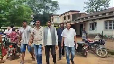 पखांजूर: बाढ़ पीड़ित परिवारों को मुआवजे की मांग को लेकर कांग्रेसियों ने SDM को सौंपा ज्ञापन