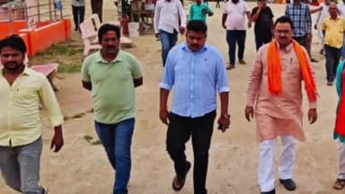 सुल्तानपुर: सीताकुंड घाट पर मूर्ति विसर्जन को लेकर क्षेत्राधिकारी शिवम मिश्रा व पालिका अध्यक्ष प्रवीण कुमार अग्रवाल ने किया निरीक्षण