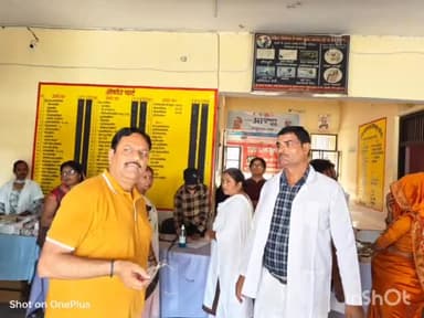 औरैया: दिबियापुर सामुदायिक स्वास्थ्य केंद्र का जिलाधिकारी ने किया निरीक्षण