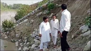 रामपुर: कोसी नदी का जलस्तर हुआ कम, नदी के कटान से प्रानपुर पुल की एप्रोच कटना शुरू मौके पर पहुंच कर जिला पंचायत सदस्य मुस्तफा ह