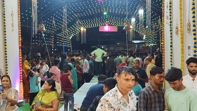 काली मंदिर के सामने पंचमुखी गजानन जी महाराज जी के पंडाल में भव्य आरती में सैकड़ों लोग हुए शामिल !