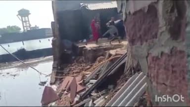 धौलपुर: खेड़ा गांव में पानी के तेज बहाव से गिरी मकान की दीवार, मुआवजे की मांग