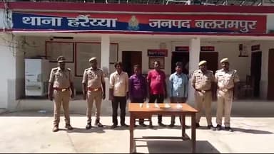 बलरामपुर जनपद में हरैया थाना की पुलिस ने नीलगाय के खाल के साथ चार अभियुक्तों को गिरफतार कर जेल भेज दिया है। अभियुक्तों क