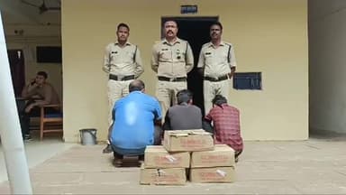 बीना: भानगढ़ रोड ग्राम निवारी के पास कार से अवैध शराब का परिवहन कर रहे तीन आरोपी गिरफ्तार, 54 लीटर अवैध शराब जप्त