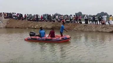 करछना: भगेसर गांव में पुलिया से फिसल कर नदी में डूबे किशोर का दूसरे दिन बरामद हुआ शव,परिजनों में मचा कोहराम