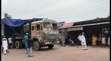 देवेंद्रनगर: देवेंद्रनगर में ईद-ए-मिलाद-उन-नबी पर निकाला गया जुलूस, सुरक्षा की दृष्टि से चप्पे-चप्पे पर पुलिस रही तैनात