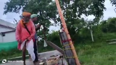 सिमडेगा: सिमडेगा के तामड़ा गांव में पहान के द्वारा किया गया इंद्र पूजा ,सिमडेगा जिले भर में शुरू होगी इंद्र मेला