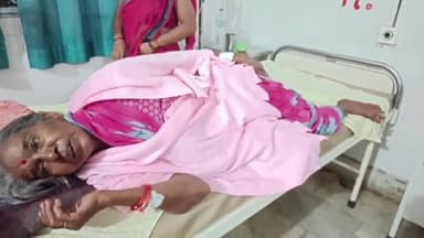 ठेठईटांगर: बसिया में महिला आई बिजली करंट की चपेट में, इलाज के लिए लाया गया सदर अस्पताल