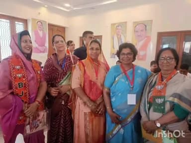 खींवसर: खींवसर के दौरे पर रही भाजपा की सह प्रभारी विजया रहाटकर, खींवसर में भाजपा महिला मोर्चा द्वारा किया गया स्वागत